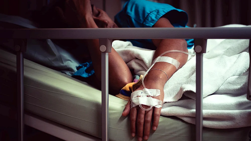 Kinder im Krankenhaus unter einer Infusion