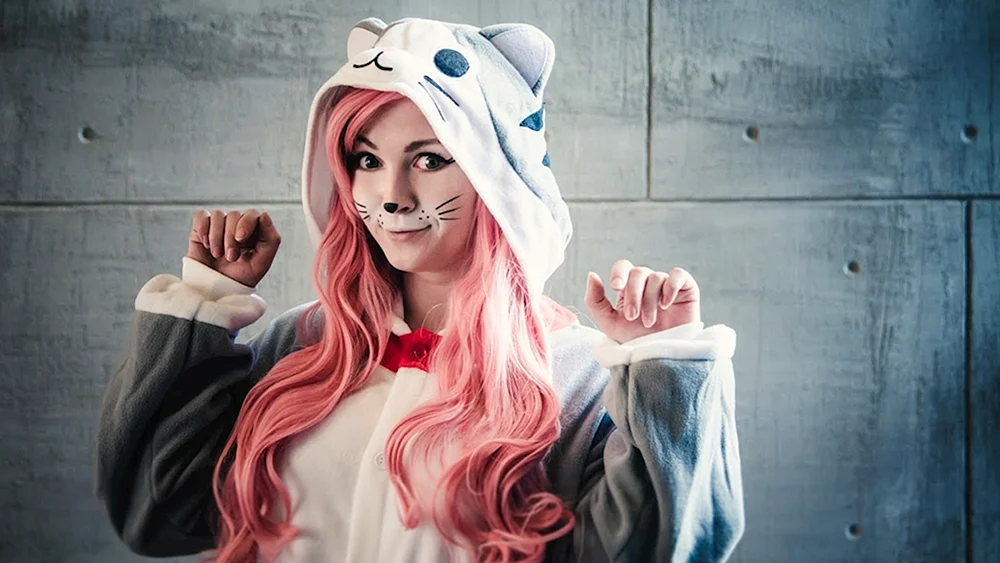 Mädchen im Kigurumi