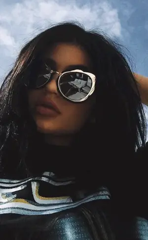 Mädchen mit Brille