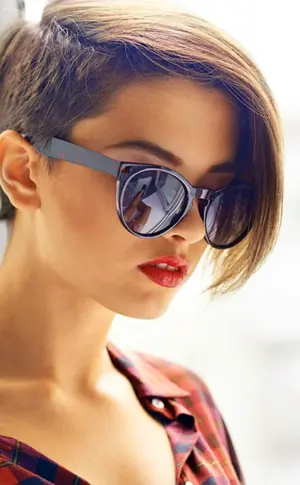 Mädchen mit Brille