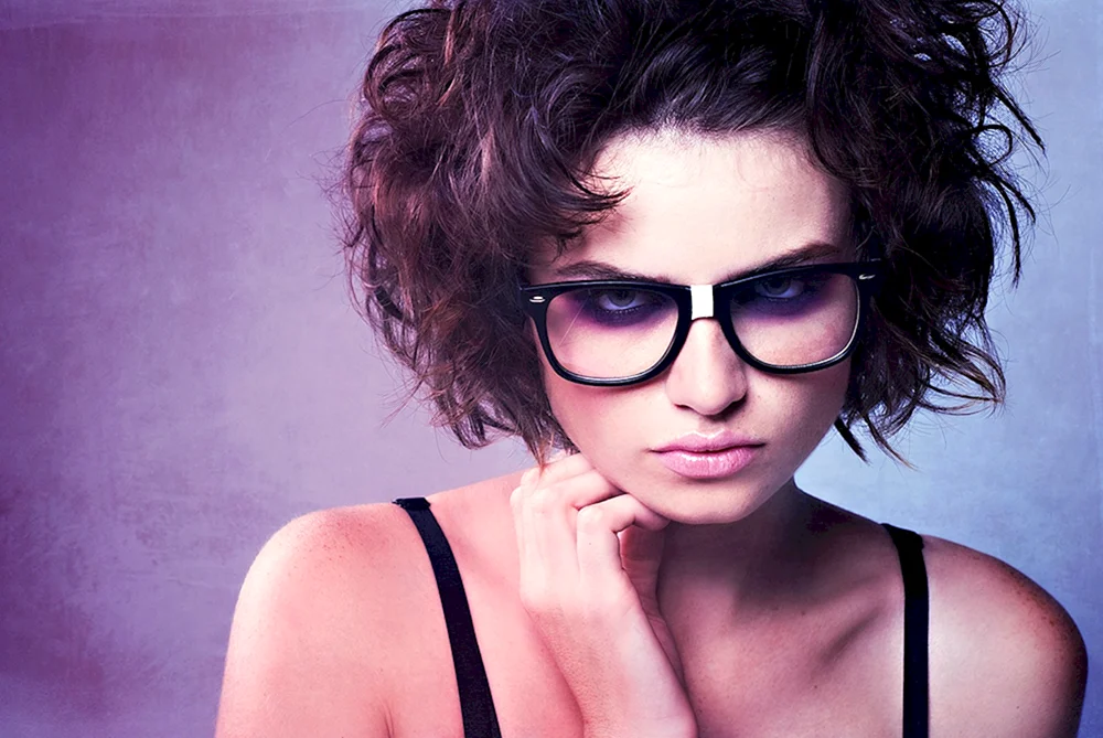 Mädchen mit Brille
