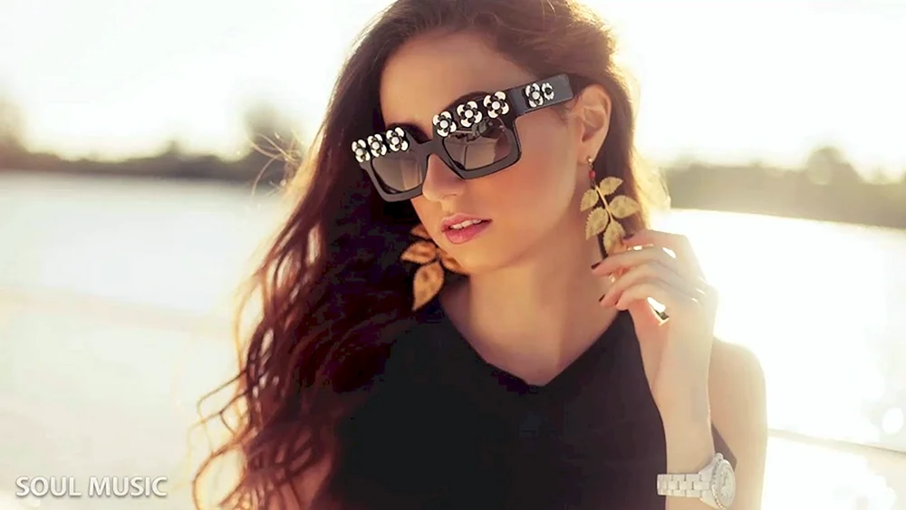 Mädchen mit Brille