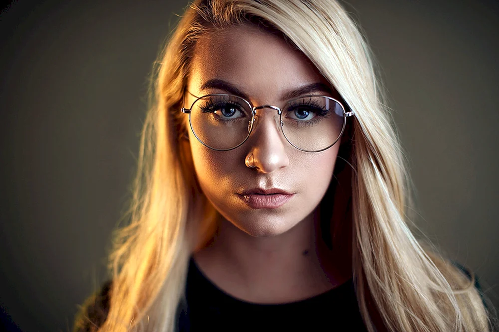 Mädchen mit Sonnenbrille