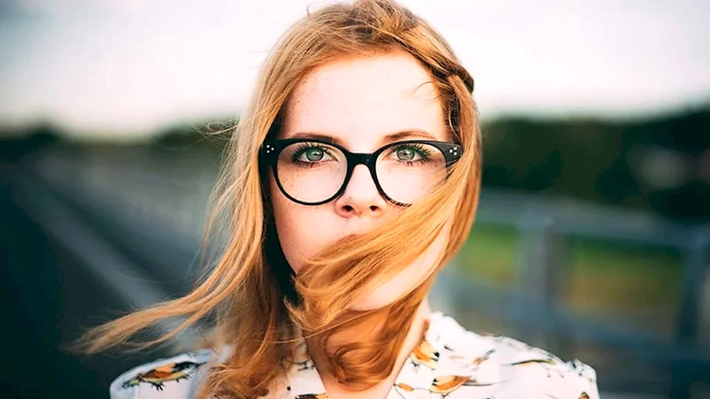 Mädchen mit Sonnenbrille