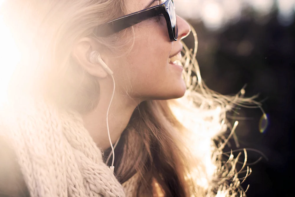 Mädchen mit Sonnenbrille