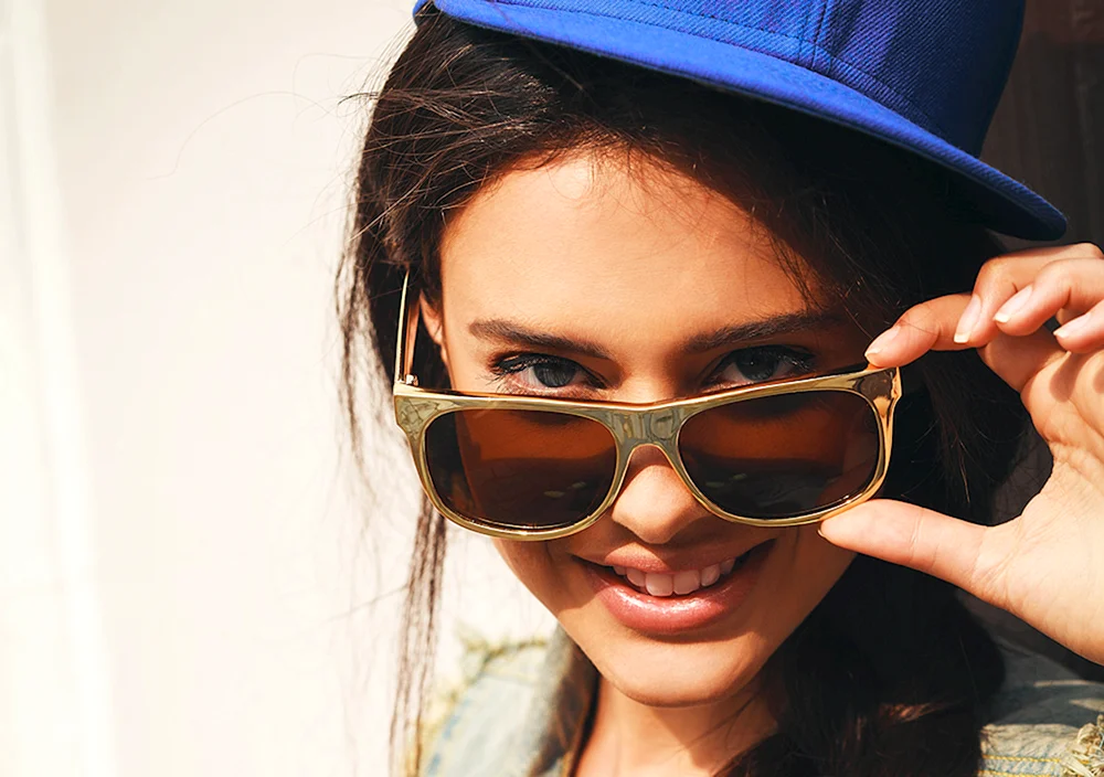 Mädchen mit Sonnenbrille