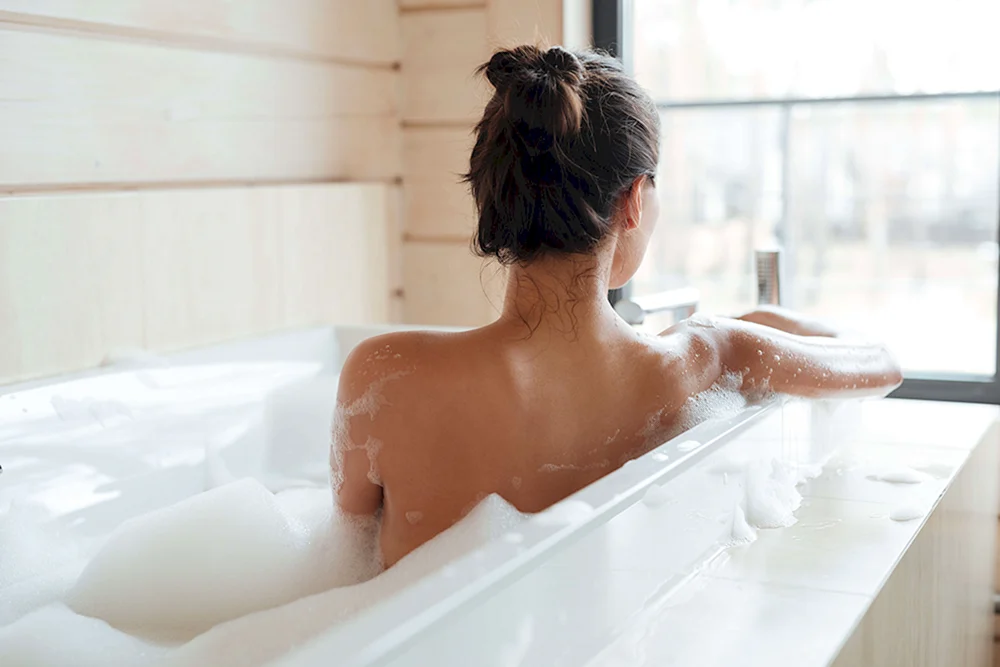 Mädchen in der Badewanne