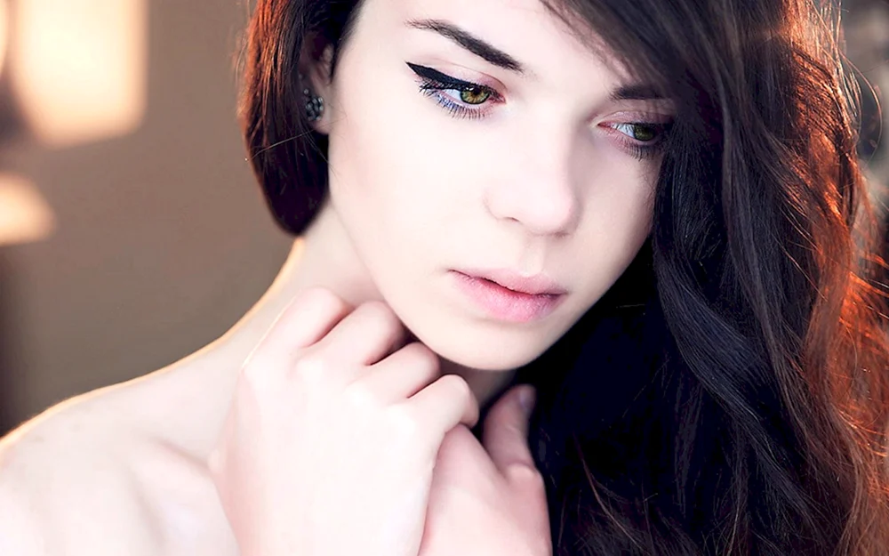 Mädchen mit schneeweißen Augen Haut