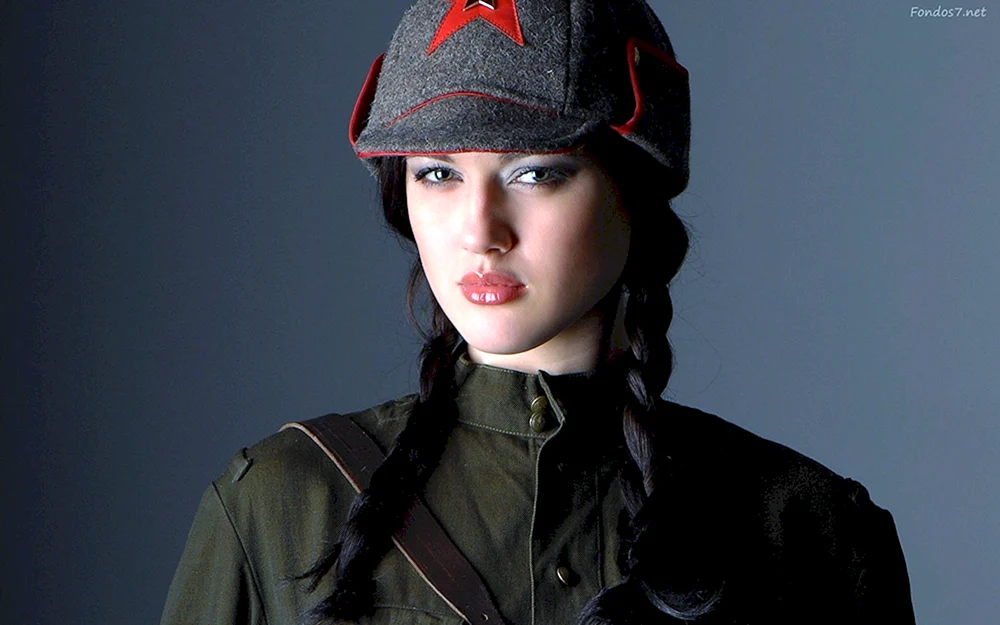 Mädchen in Militäruniform