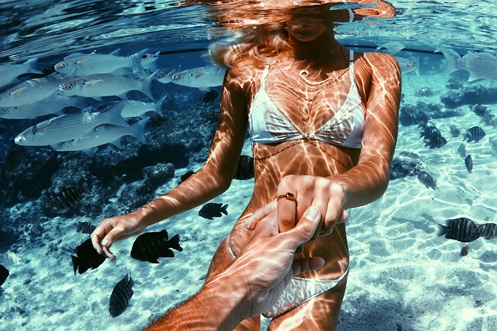 Mädchen unter Wasser