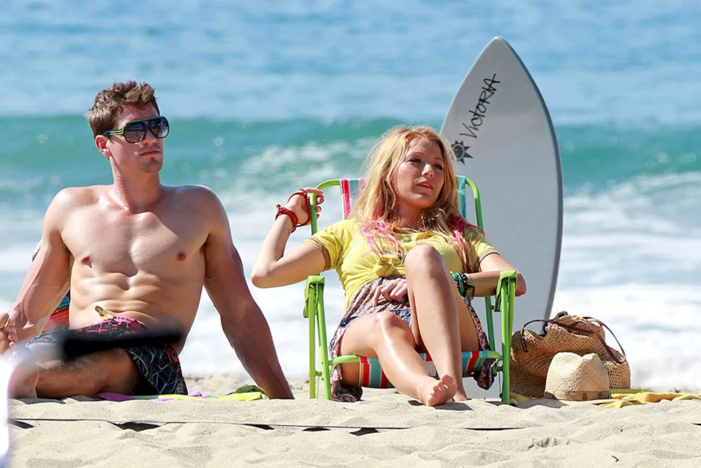 Blake Lively beim Surfen