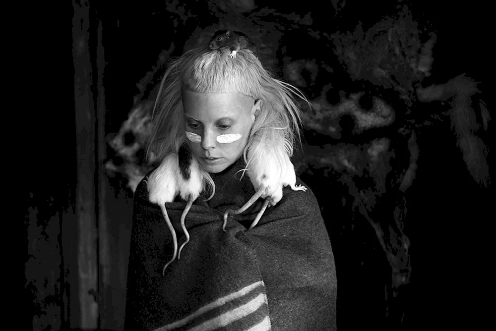 Yolandi
