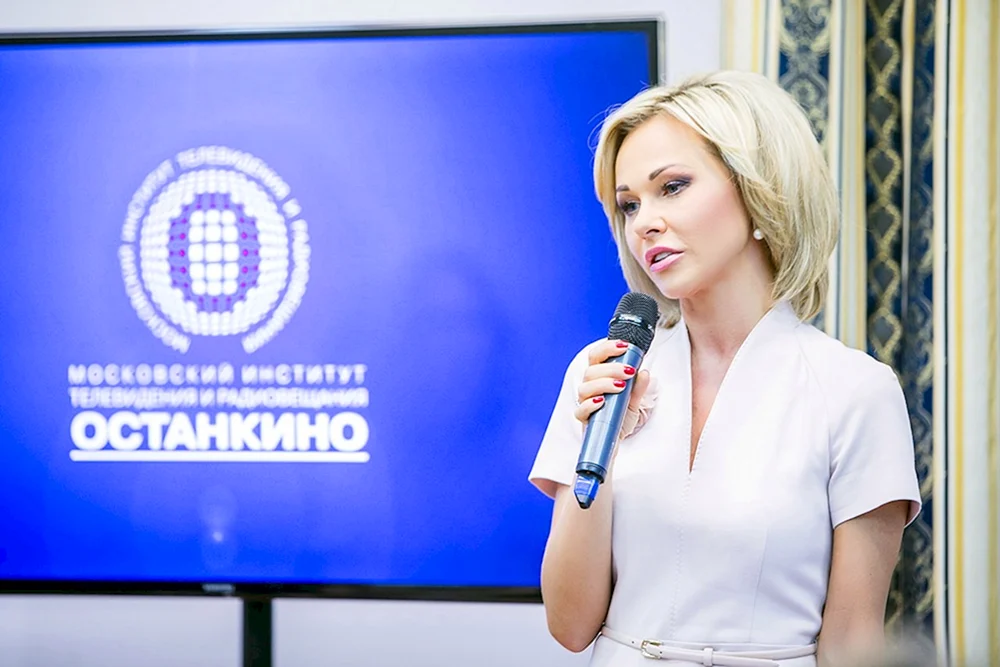 Yelena Vinnik Kanal 1 Moderatorin