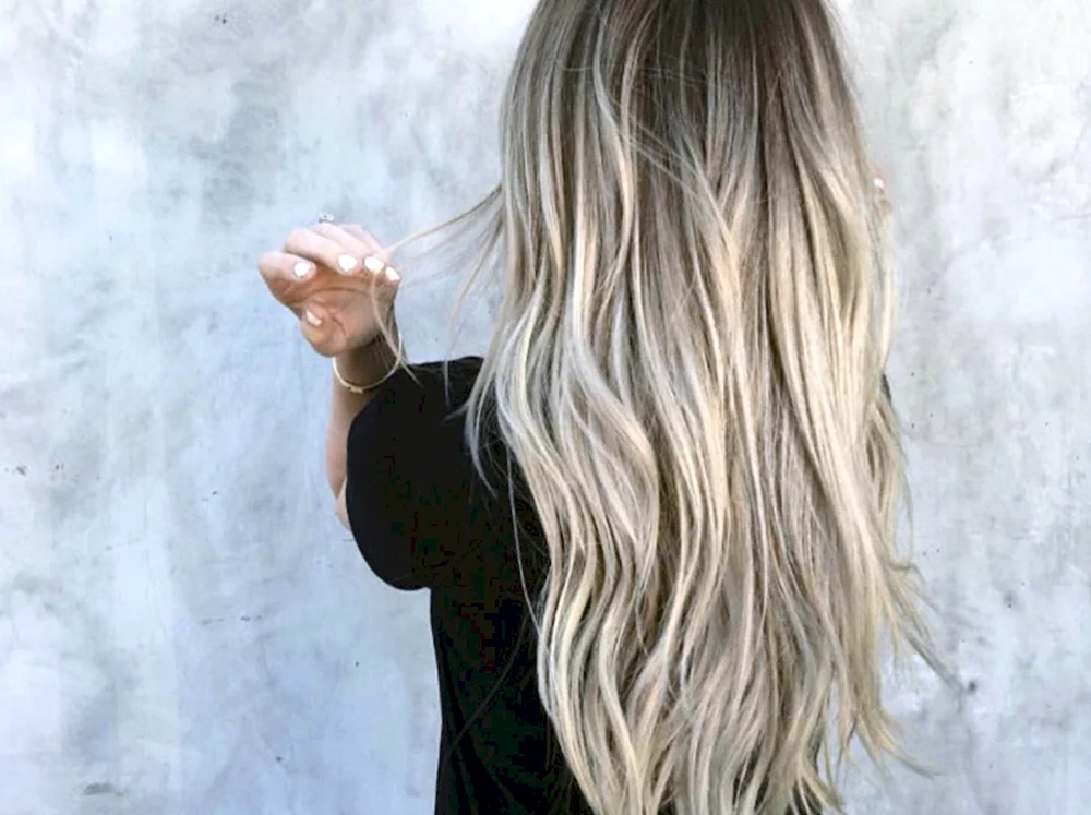 Balayage blondes Haar