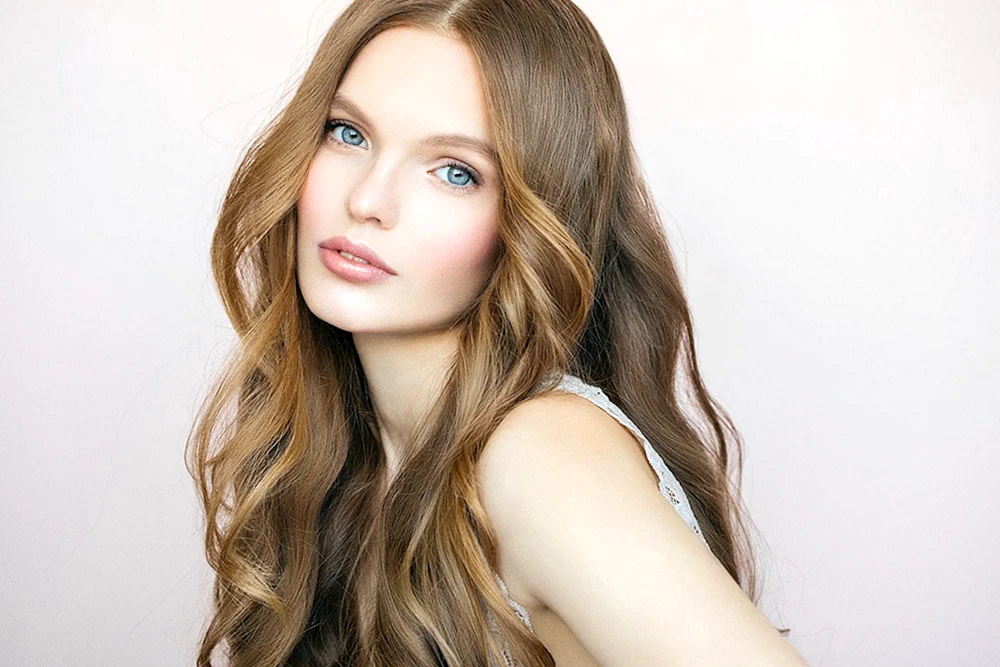 Lange rostrote Haare