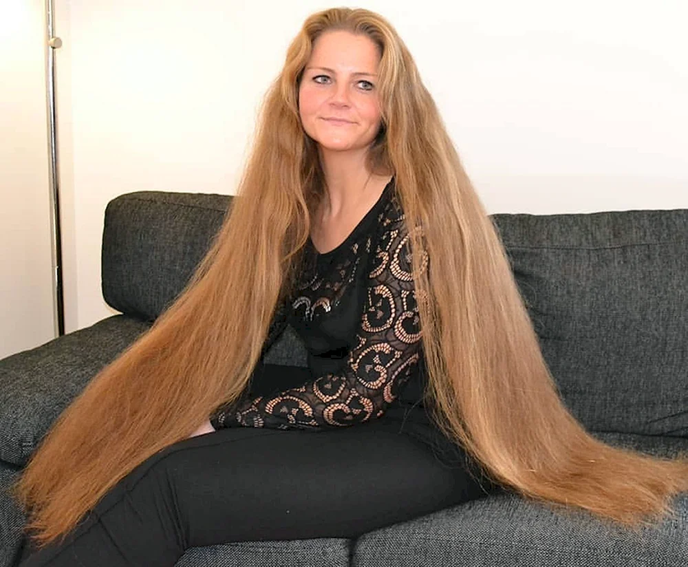 Lange Haare wachsen. Natalia Anufreichuk