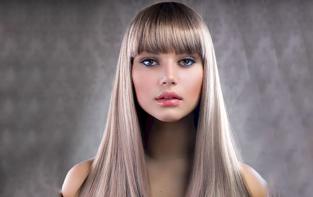 Lange Haare mit Pony
