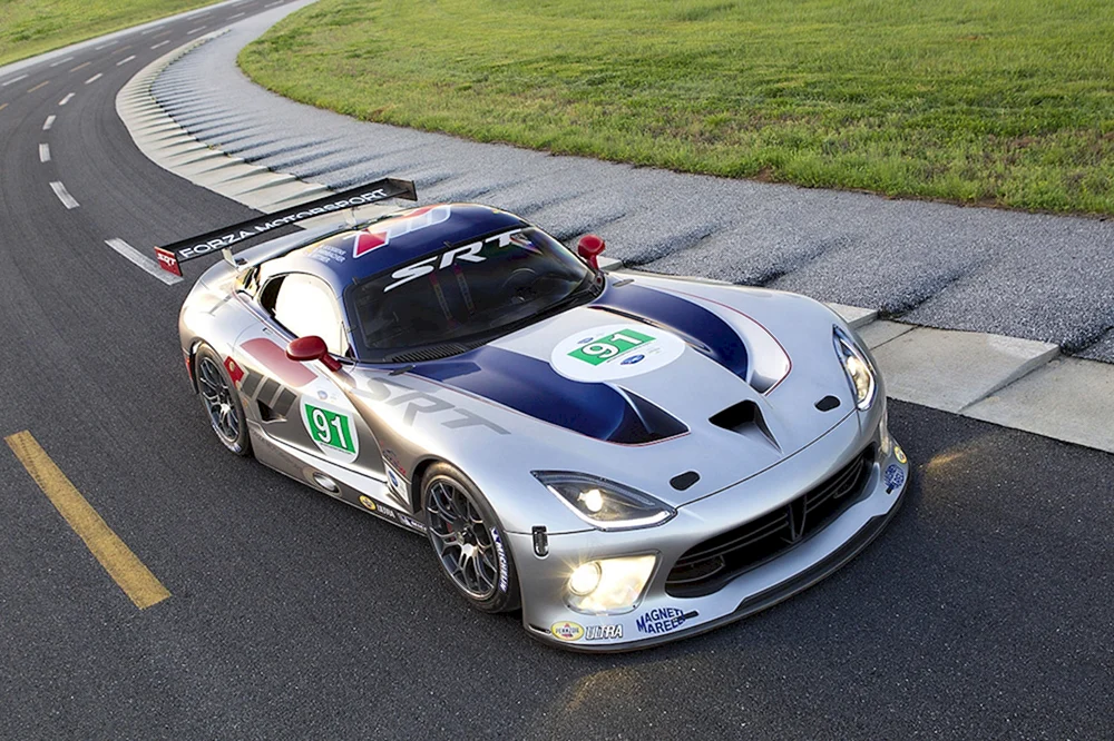 Dodge Viper GTS.