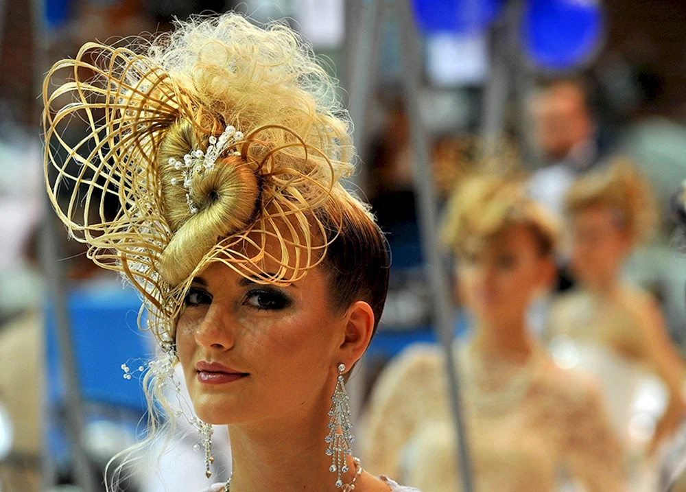Fantasie-Frisur