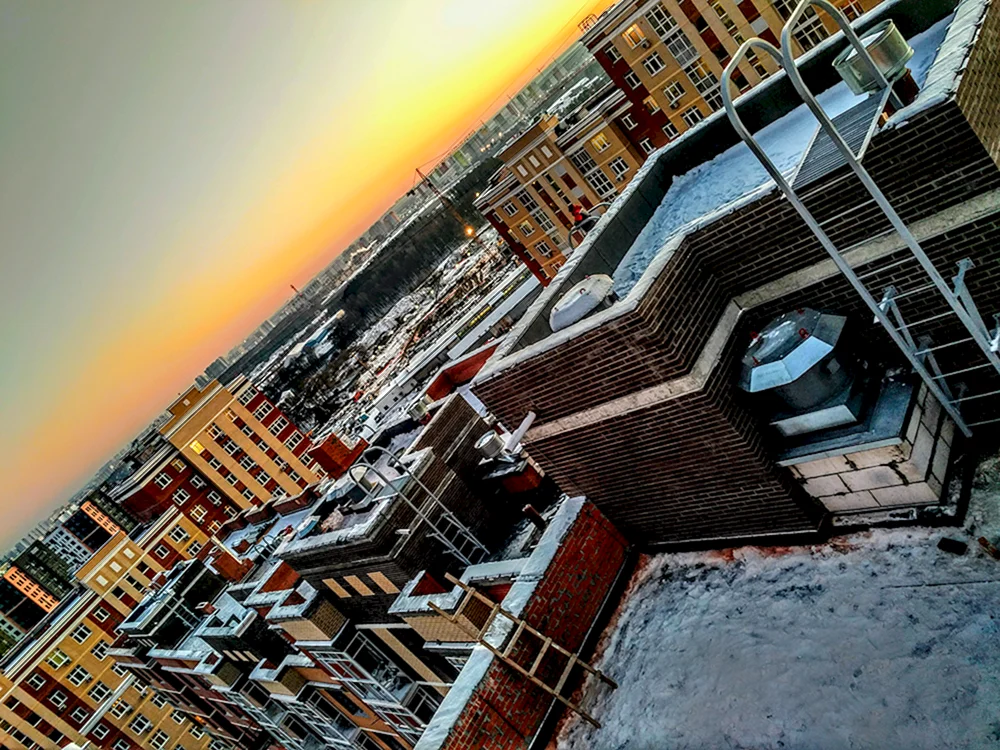 Sonnenuntergang vom Dach eines Hochhauses Hintergrund