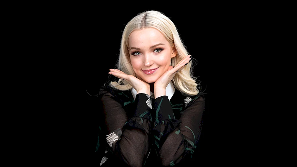 Dove Cameron 2019