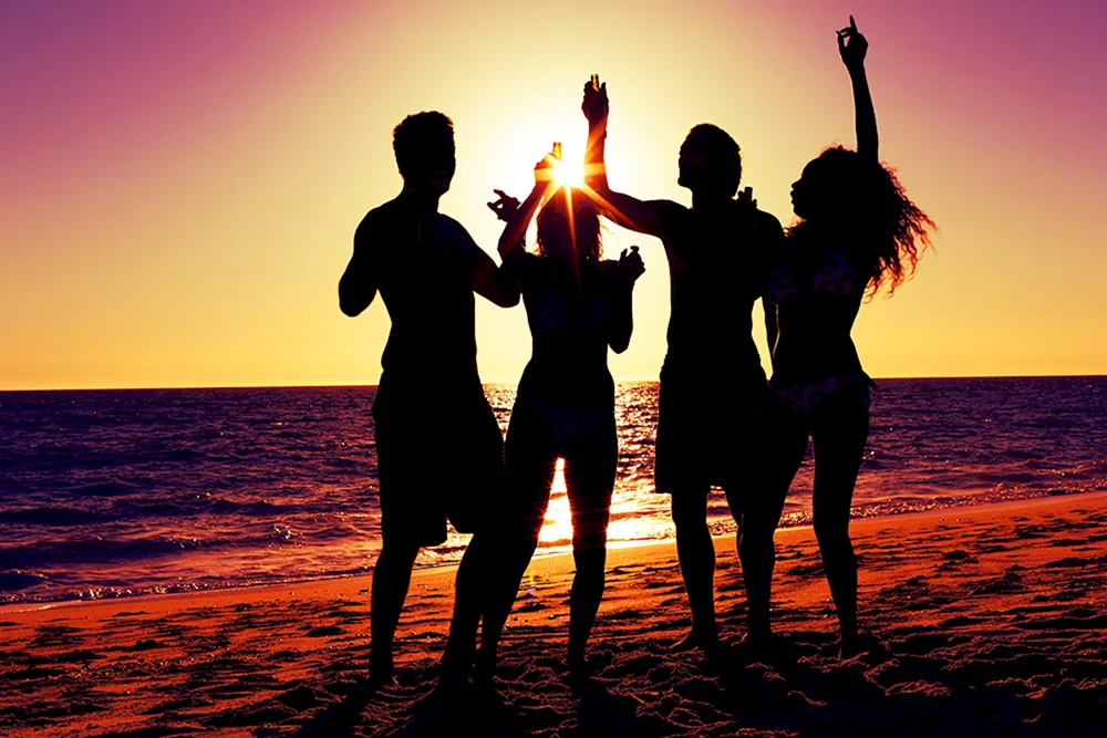 Freunde im Sonnenuntergang