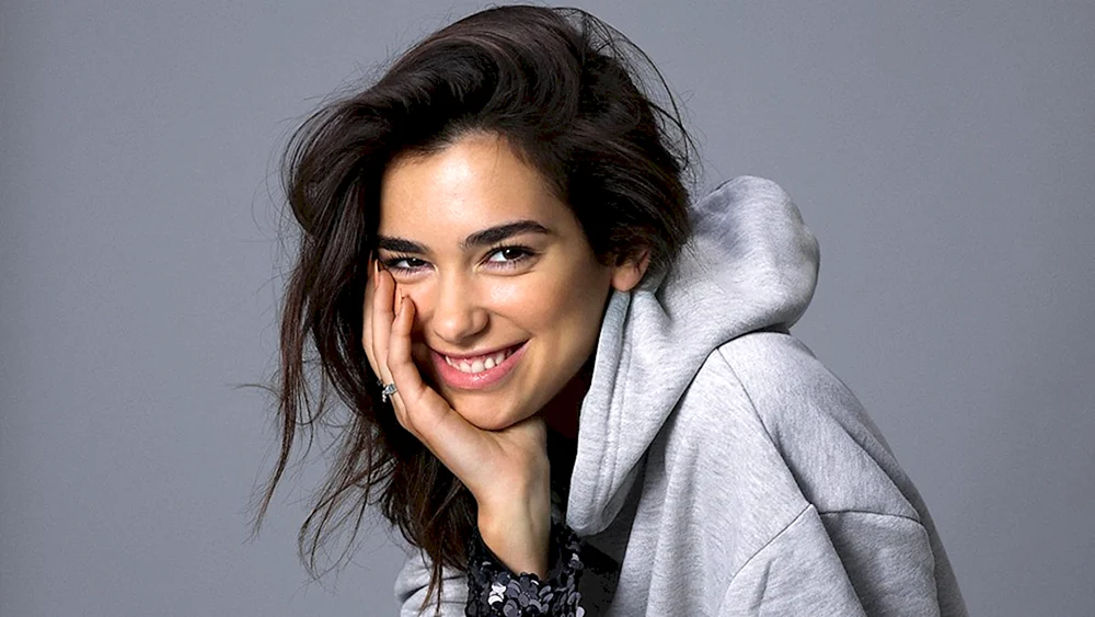 Dua Lipa kare