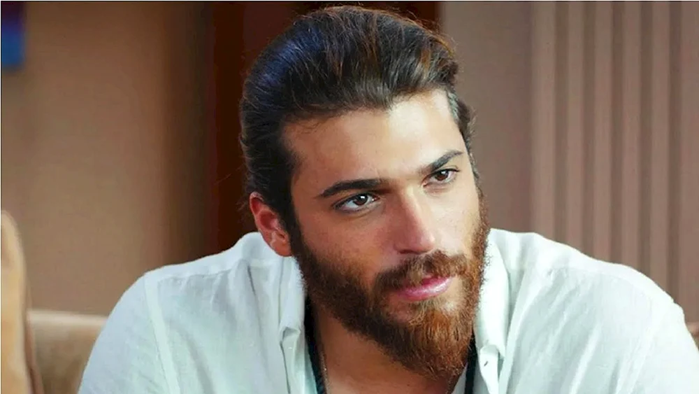 Türkischer Schauspieler Burak Ozcivit