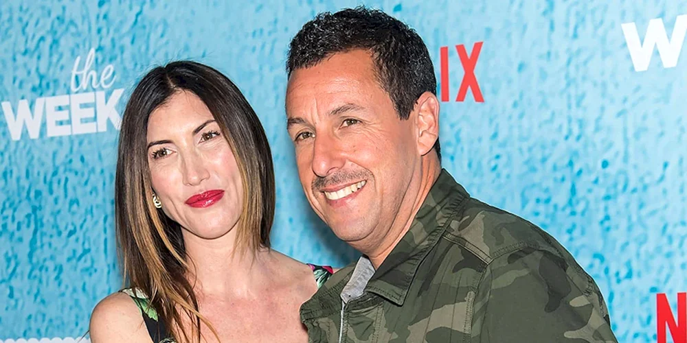 Jackie. Sandler und Adam SandlerJacqueline Samantha „Jackie“ SandlerJackie Sandlers HochzeitJackie Titone und AdamJackie Titone und Adam SandlerJackie Sandler und Adam SandlerAdam Sandler 2023Adam Sandler. mit seiner Frau