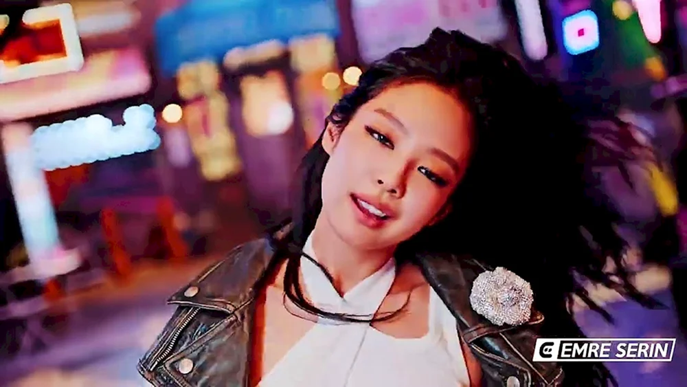 Jennie von BLACKPINK mit einem iPhone14