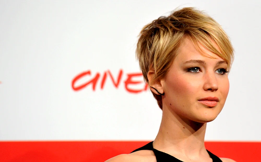 Jennifer Lawrence pixie haircut. Bob für kurzes Haar