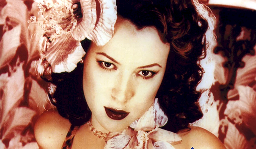 Jennifer Tilly in 2000