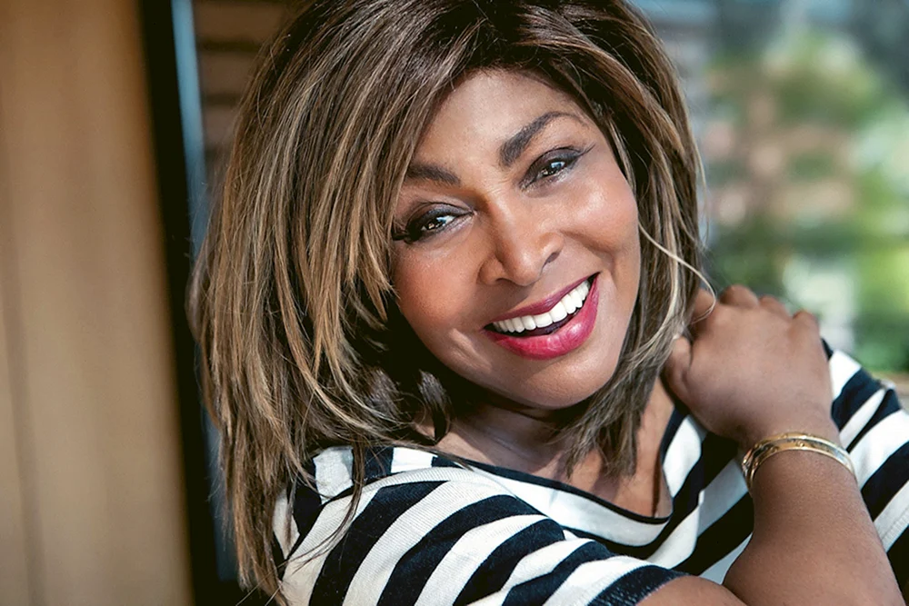 Gina Turner