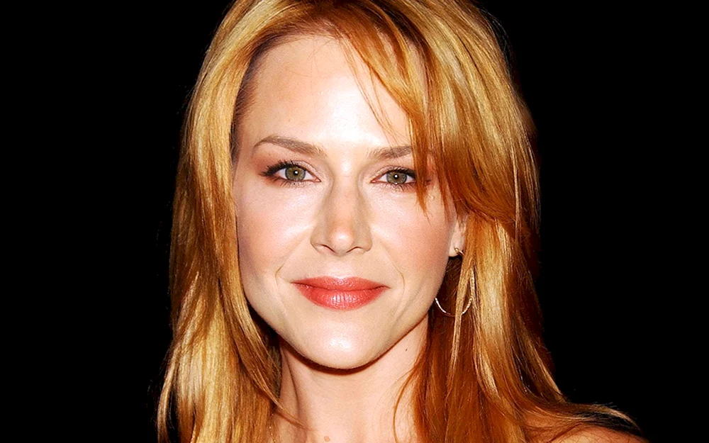 Julie Benz 2022