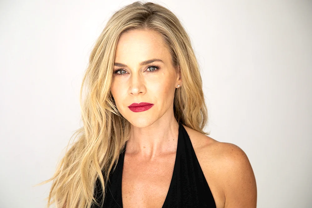 Julie Benz 2022
