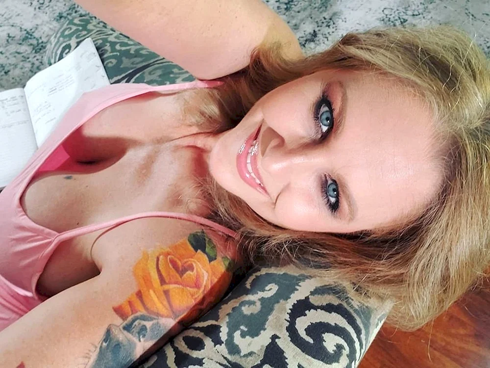 Julia Ann Julia Tavella2021