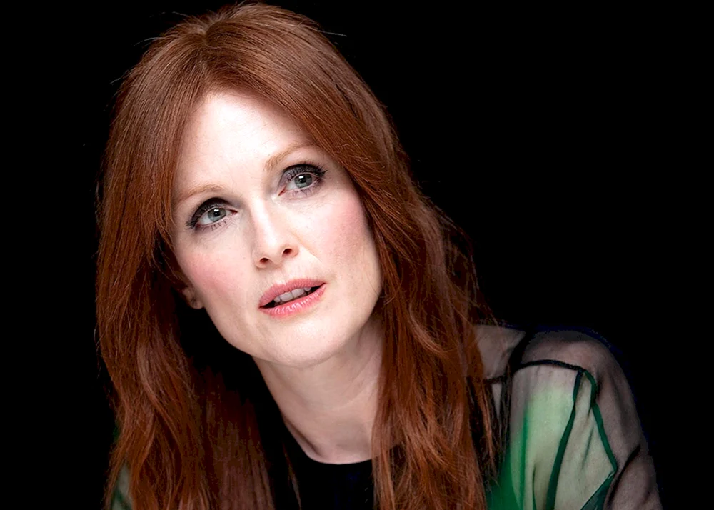 Julianne Moore 2020