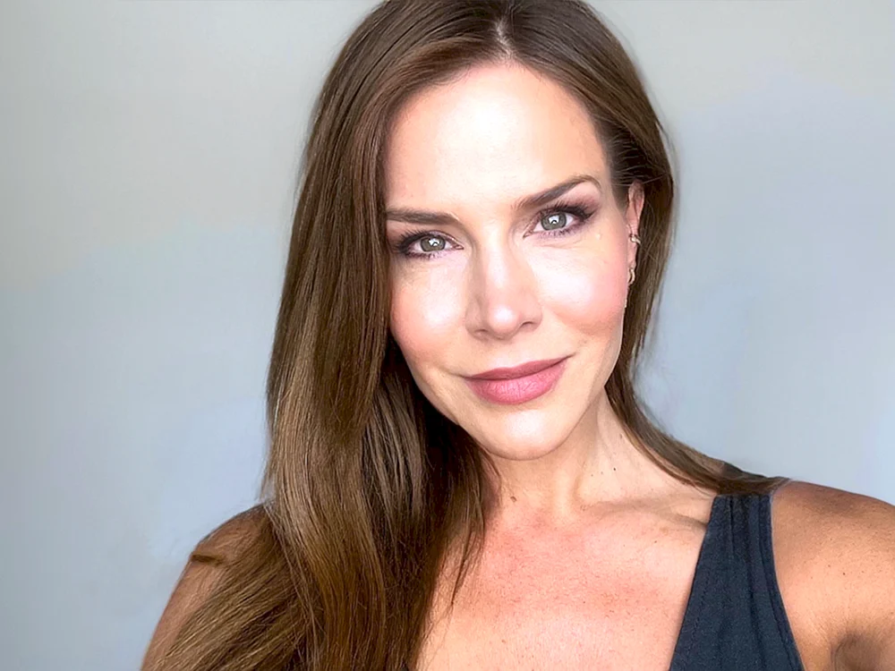 Julie Benz Angel 1999.