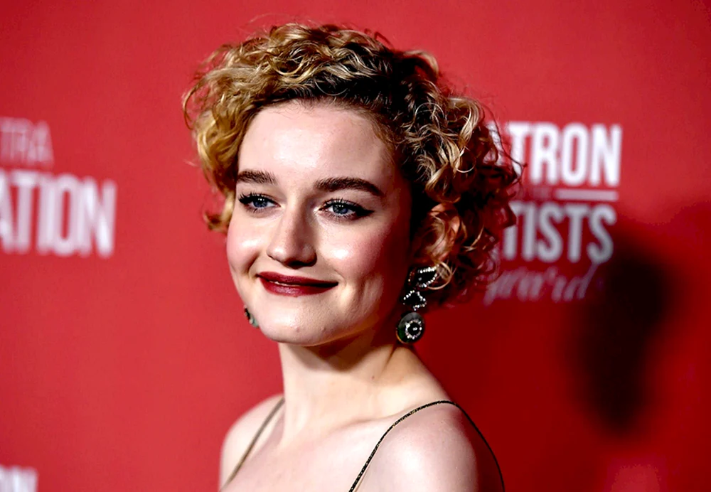 Julia Garner Bridgertons