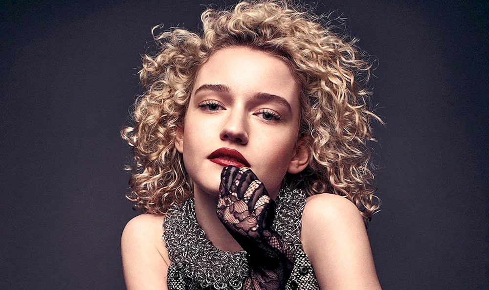 Julia Garner Madonna