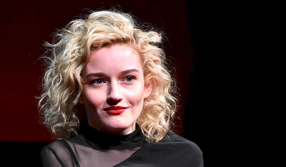 Julia Garner Ozark
