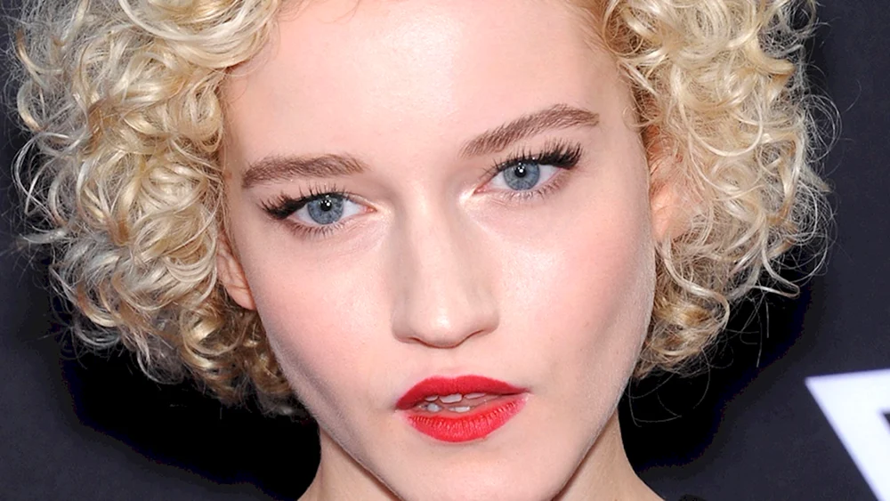 Julia Garner Ozark