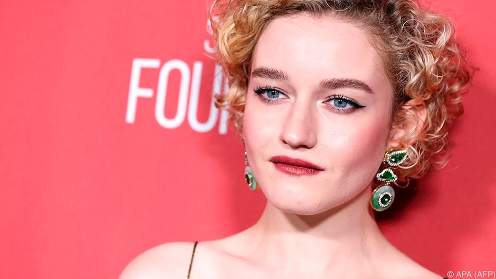 Julia Garner