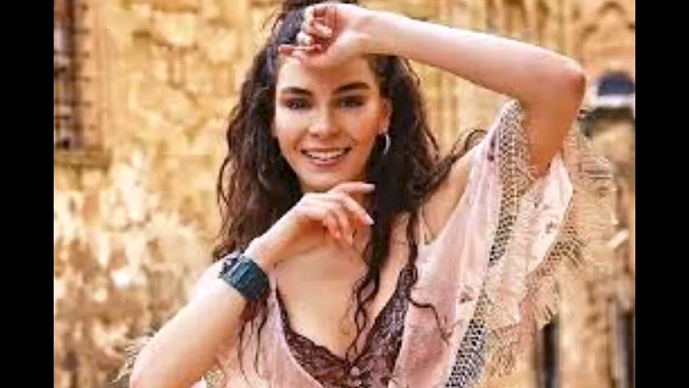 Ebru Shaheen. Reyaan