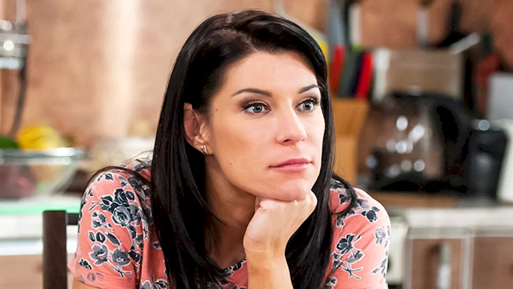 Ekaterina Volkova in der Serie Voroniny