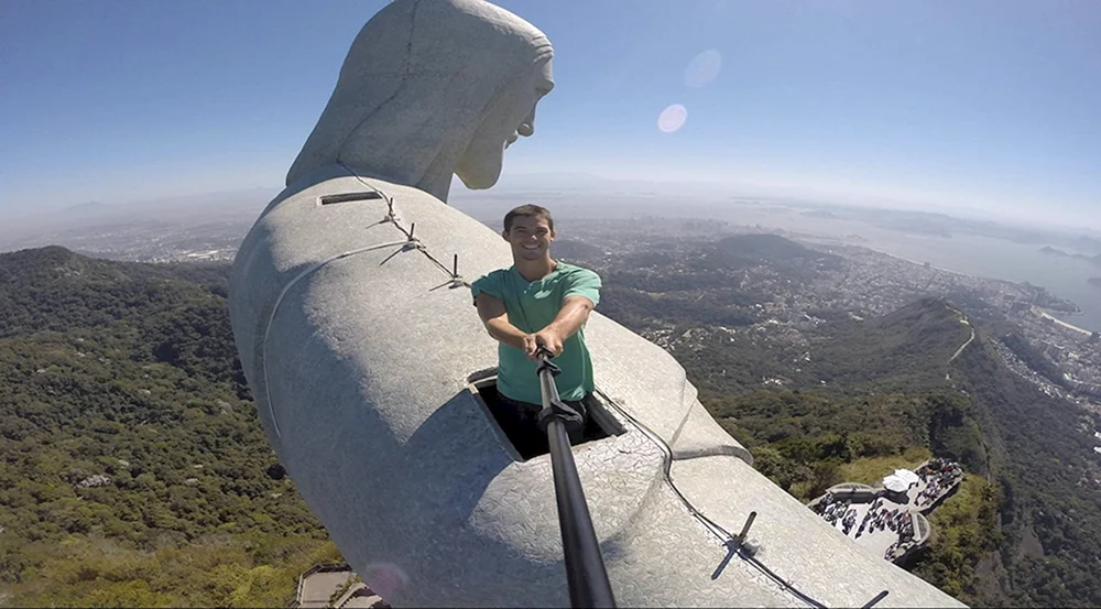 Extreme Selfies