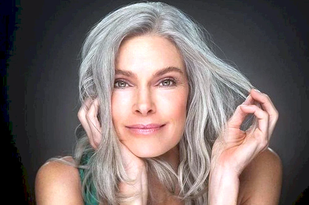 Elena Deyanova Graues Haar
