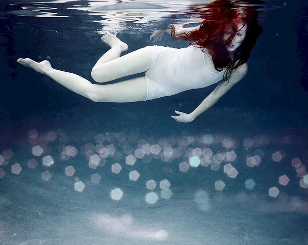Mädchen unter Wasser