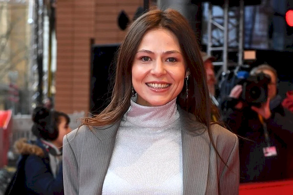 Elena Lyadova Fremdgehen