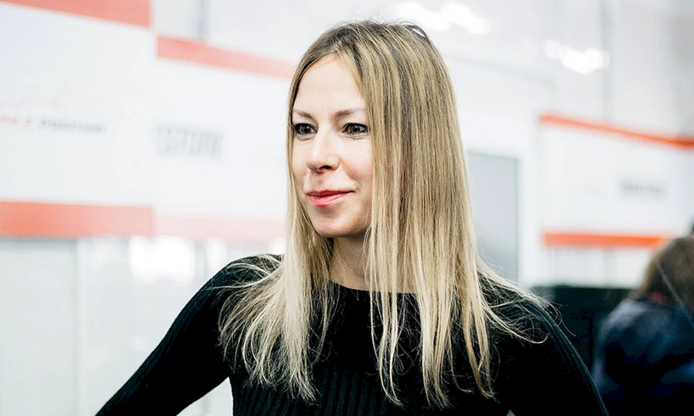 Elena Lisovskaya Auto-Bloggerin